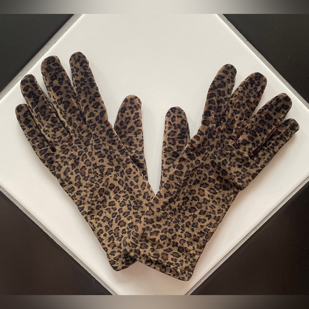 🔥SOLD🔥 - Classy Pinup Leopard Velvet Insulated Gloves - Small S